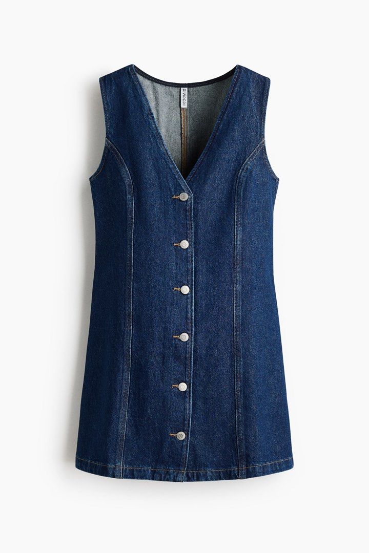 H&M Divided Denim Button-Up Mini Dress (Category: Dresses) located in Quezon City. Submitted by luna_ily (Listing ID 1466322488, Image 3). Description: 🍒 Send a message for more pictures and inquiries. Location: Cubao, Quezon City Mode of delivery: J&T and Lalamove (shipping fee will be shouldered by the buyer) Mode of payment: GCash, Maya, GoTyme .