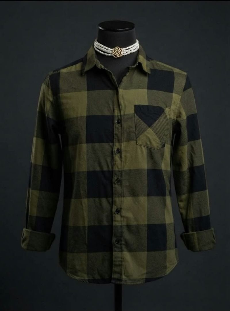 H&M Divided Green & Black Plaid Flannel (Category: Longsleeves) located in Caloocan City. Submitted by valerie_18947 (Listing ID 1466260244, Image 1). Description: - Color: Olive green and black - Pattern: Classic buffalo check - Material: Soft cotton-blend flannel - Features: Button-up front, standard collar, single chest pocket with contrast angled fabric detail - Style: Long sleeves with versatile rolled cuffs - Fit/Condition: Great casual lay