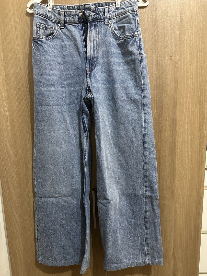 H&M Divided Light Blue Denim Jeans Size US 4 (Category: Jeans) located in Quezon City. Submitted by sofieegee (Listing ID 1466298701, Image 1). Description: - Brand: H&M Divided - Style: Light blue denim jeans / pants - Size: US 4 / EUR 36 / CN 160/68A - Color: Classic light wash blue - Condition: Good, well-maintained - altered the length cuz it was too long my height is 156cm.