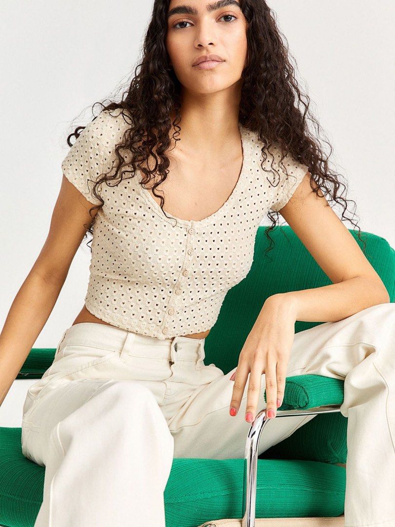 H&M Eyelet Embroidered Crop Top (Category: Blouses) located in Manila. Submitted by she_alice (Listing ID 1466326527, Image 1). Description: - Brand: H&M - Size: M (EUR M, US M, CN 170/96A) - Color: Cream - Details: All-over eyelet embroidery, short sleeves, scooped neckline, button-front with light brown buttons - Condition: Excellent, no noticeable signs of use. 💬 Feel free to message me for any questions 🛵 Can be shipped via Lalamove .