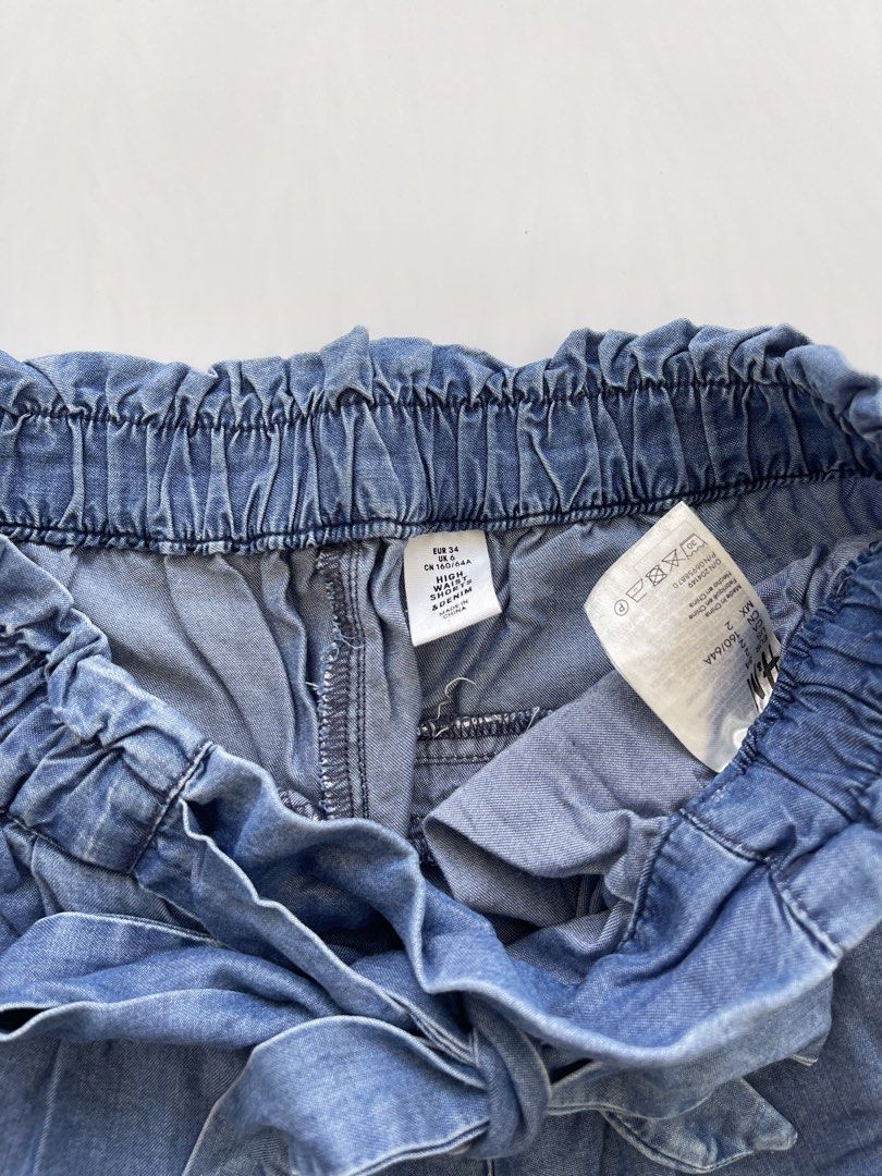 H&M Garterized Denim Shorts (Category: Shorts) located in Bacolod City. Submitted by euniceclothing_coph (Listing ID 1466166471, Image 2). Description: Once used only Like new 10/10 condition 24-28”.