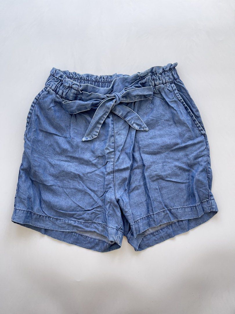 H&M Garterized Denim Shorts (Category: Shorts) located in Bacolod City. Submitted by euniceclothing_coph (Listing ID 1466166471, Image 1). Description: Once used only Like new 10/10 condition 24-28”.