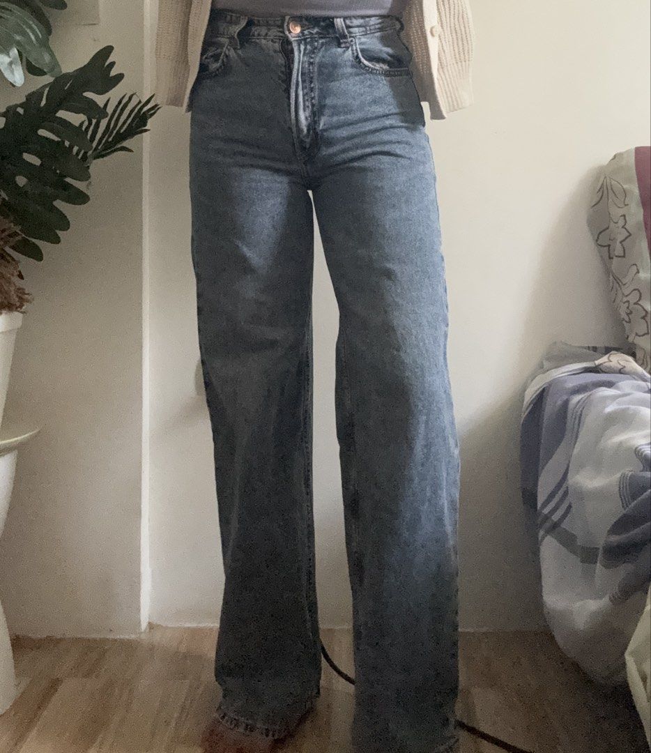 H&M Jeans (Category: Jeans) located in Manila. Submitted by celine3103 (Listing ID 1466208989, Image 1). Description: .