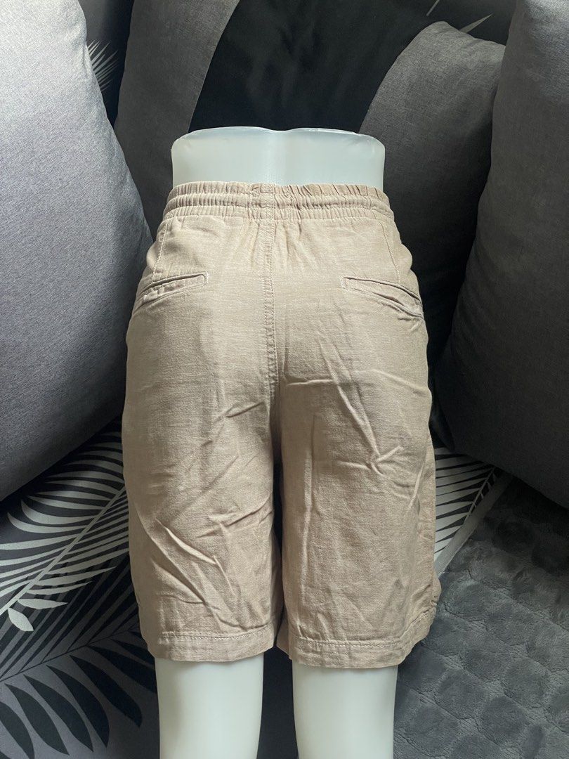 H&M Linen Shorts (Category: Shorts) located in Cabanatuan. Submitted by iselect_finds (Listing ID 1466203901, Image 3). Description: H&M Linen Shorts Khaki No issue Size S on tag Tape measure 32-34 Length 19 ₱350 plus shipping fee.