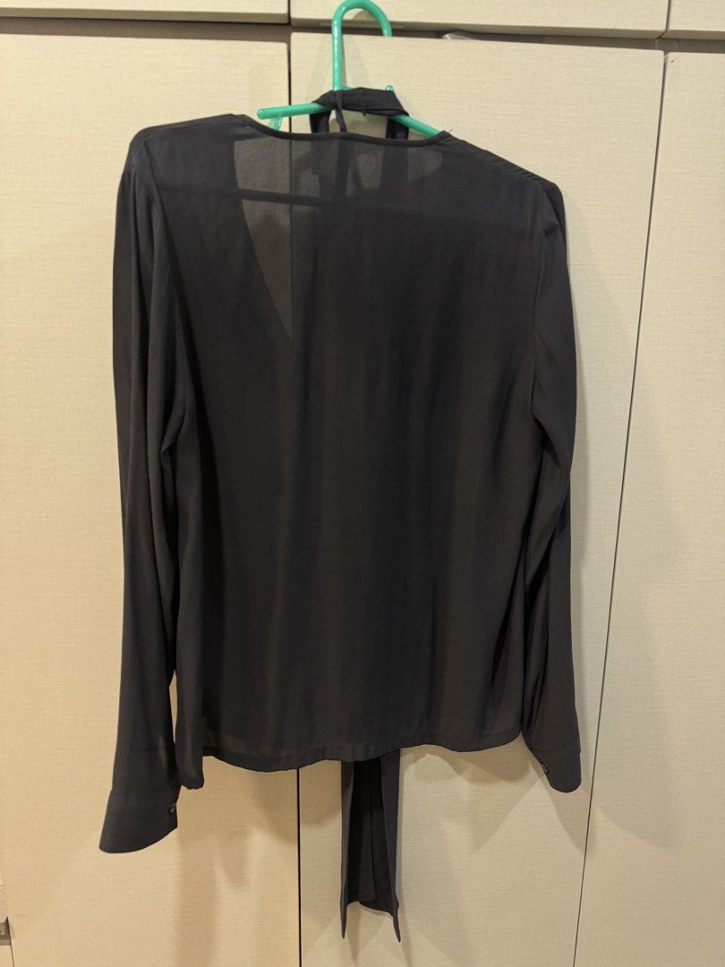 H&M sheer long sleeves office top (medium) (Category: Longsleeves) located in Quezon City. Submitted by declutter_cts (Listing ID 1466287319, Image 2). Description: .