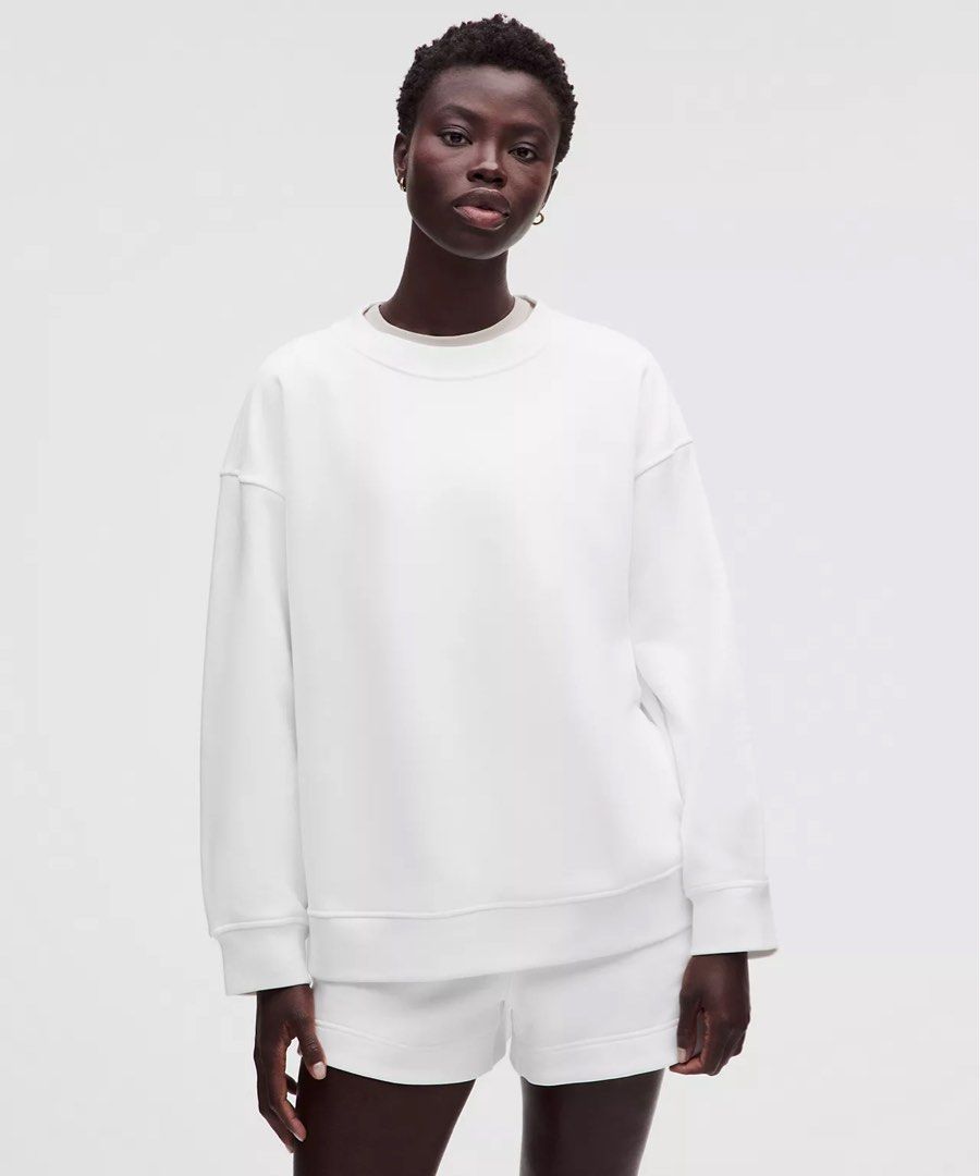 H&M Sweatshirt (Category: Coats, Jackets and Outerwear) located in Manila. Submitted by she_alice (Listing ID 1466324744, Image 1). Description: - Color: Solid white - Size: Small - Material: Comfortable cotton blend fleece 💬 Feel free to message me for any questions 🛵 Can be shipped via Lalamove .