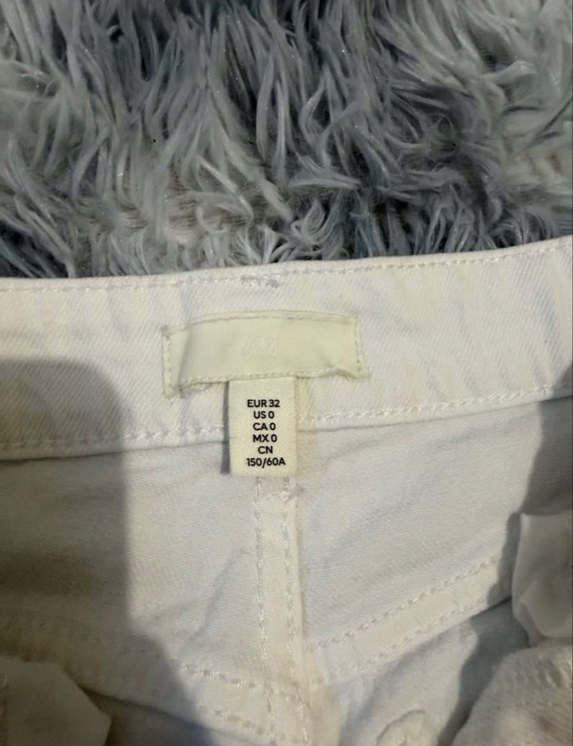 H&M White Jeans EU32/Size 24 (Category: Jeans) located in Legazpi City. Submitted by chindecluttrs (Listing ID 1466197294, Image 2). Description: .