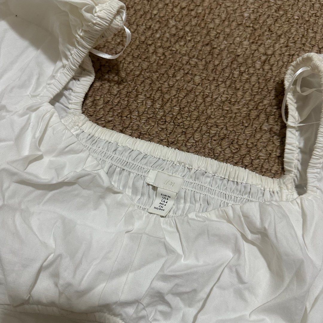 H&M White Puff Sleeve Crop Top (Category: Blouses) located in Marikina City. Submitted by __iluvjk (Listing ID 1466298595, Image 2). Description: Design: Puff sleeves, square neckline, corset bodice, smocked back paneling, and side zipper closure Never used, washed, no tags RFS: Decluttering SF c/o buyer.