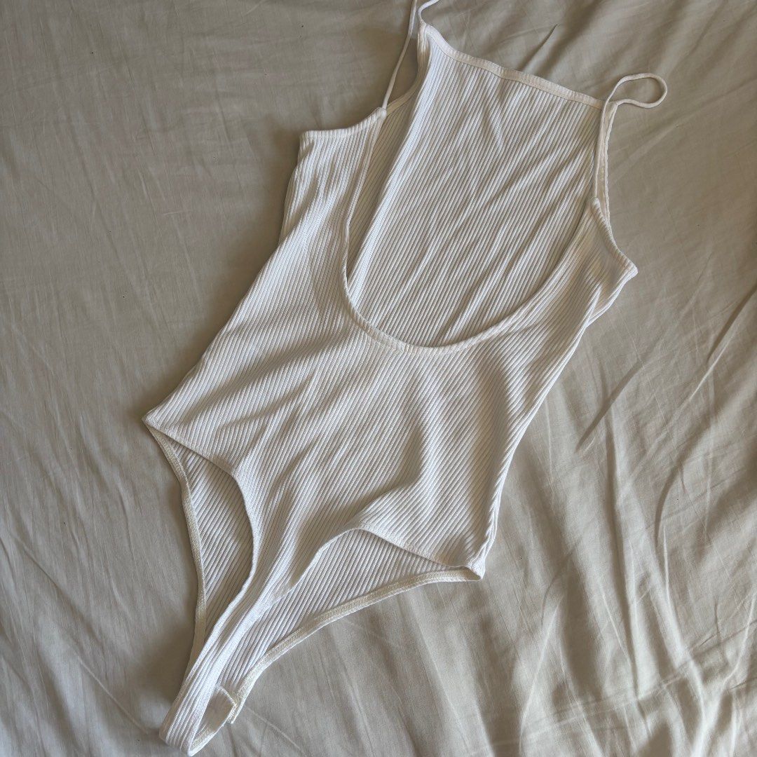 H&M White Ribbed Backless Strappy Bodysuit (Category: Sleeveless) located in Binan City. Submitted by myprelovedhaul (Listing ID 1466246881, Image 2). Description: - fits xs to medium ! - no when worn photos! - last price posted! - please message only if sure buyer! - limited replies only. - Available unless mark as sold. - Ship via j&t or lalamove for same day. -Mode of payment: Gcash 📍Biñan Laguna .
