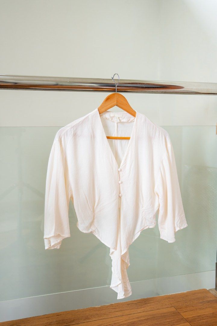H&M XS (Category: Blouses) located in Lipa City. Submitted by prelovedbymicad (Listing ID 1464304770, Image 2). Description: .