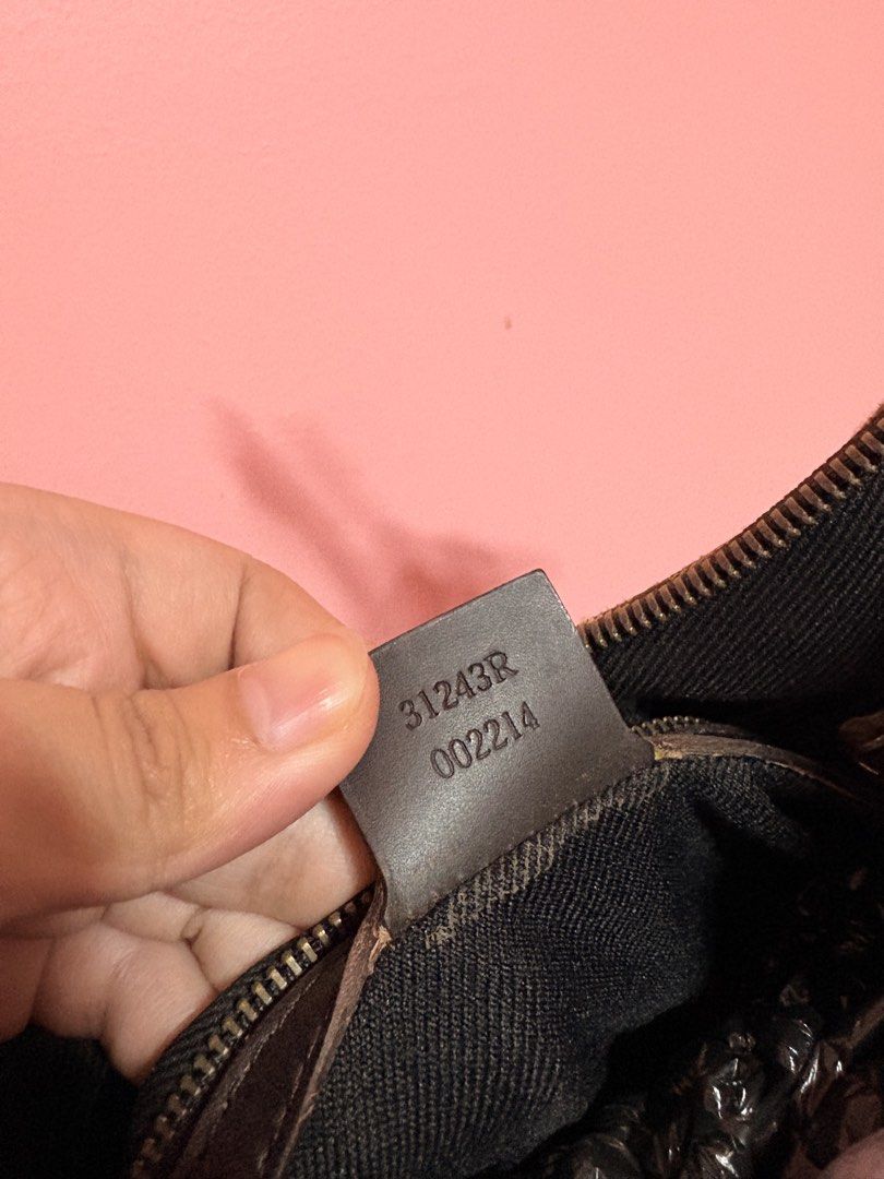 Hobo gucci (Category: Luxury Bags & Wallets) located in Manila. Submitted by blair.n.co (Listing ID 1466200521, Image 3). Description: .