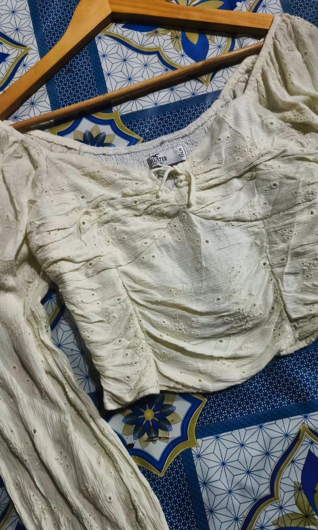 Hollister baby doll (Category: Longsleeves) located in Manila. Submitted by mackussil (Listing ID 1466282759, Image 2). Description: as new no issue.