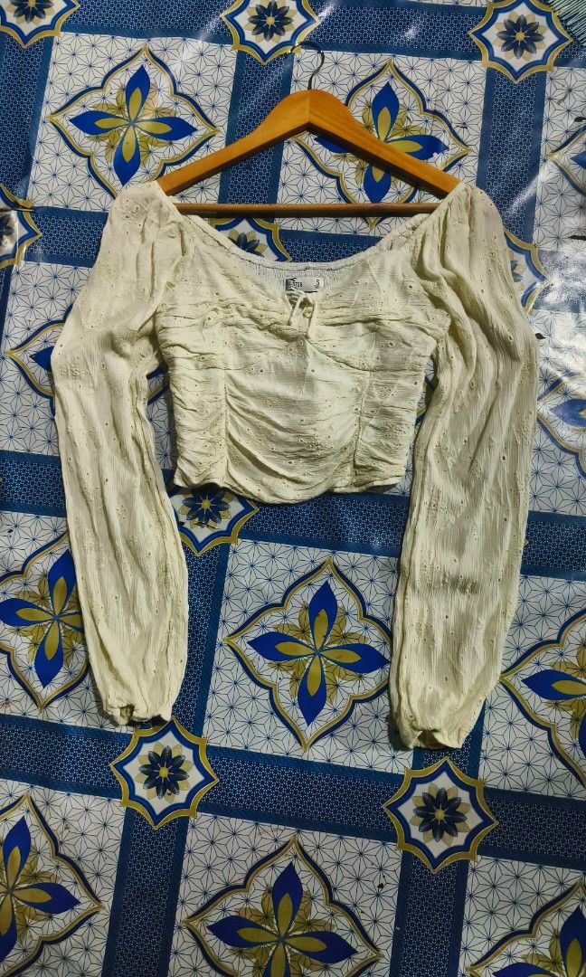 Hollister baby doll (Category: Longsleeves) located in Manila. Submitted by mackussil (Listing ID 1466282759, Image 1). Description: as new no issue.
