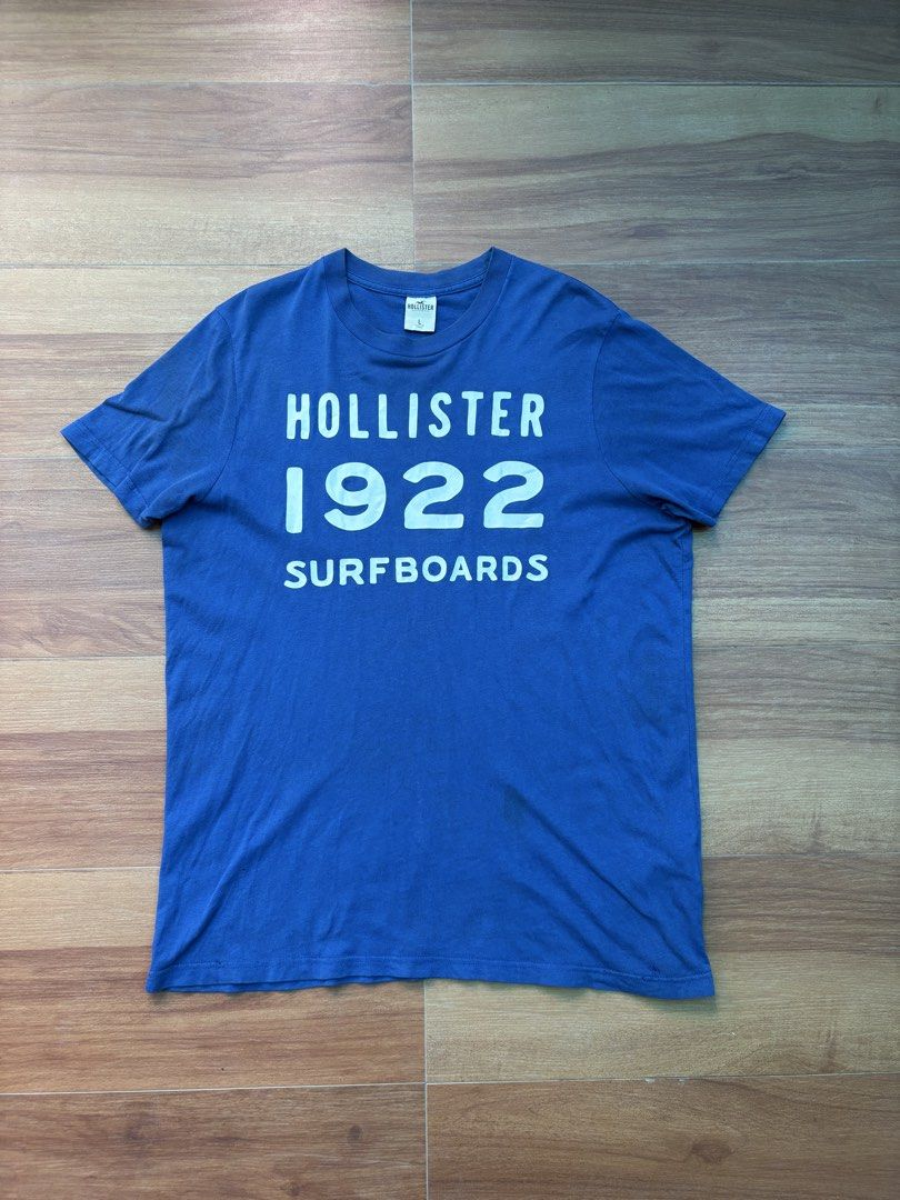 Hollister Graphic Tee (Category: Tshirts & Polo Shirts ) located in Tacurong. Submitted by kmthrift19 (Listing ID 1466268533, Image 1). Description: Dimes: W21xL27.5 Condition: 9/10 Size on tag: Large Issue: None.
