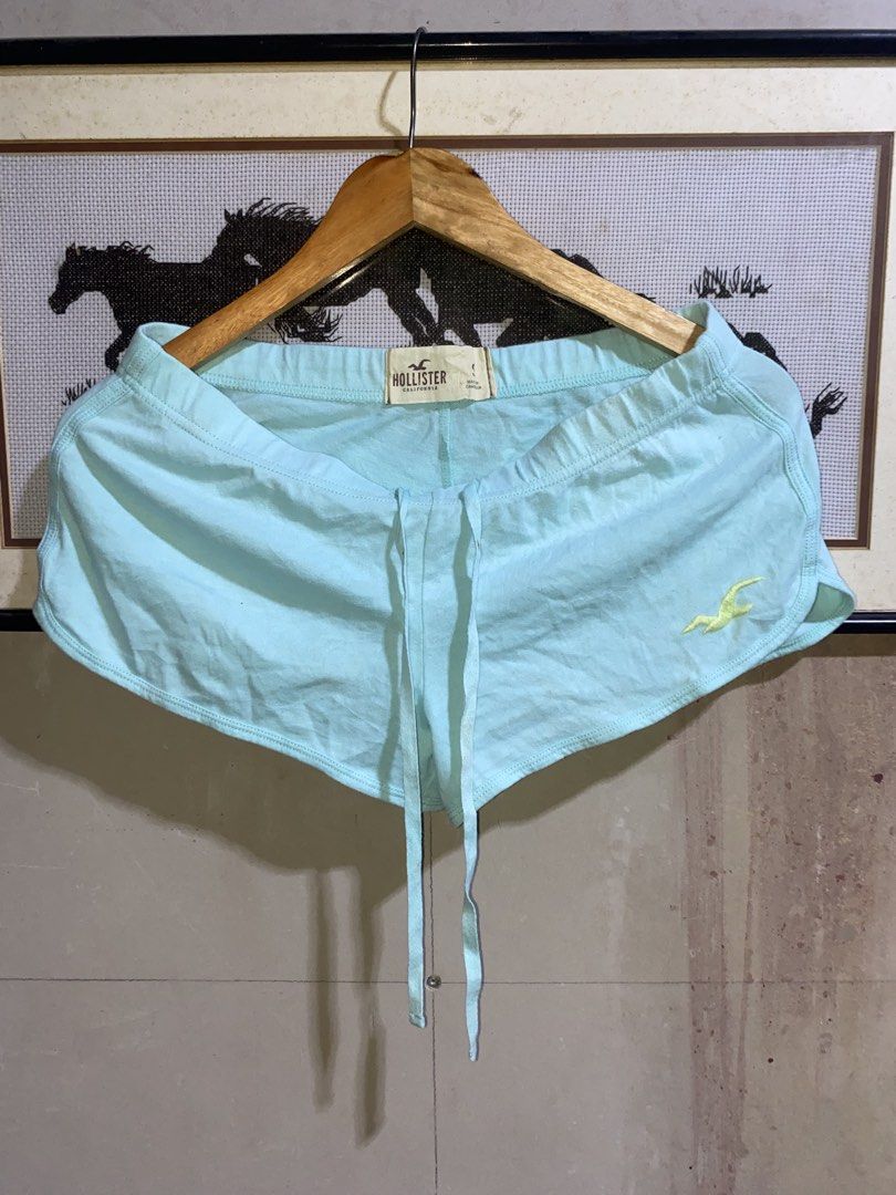 Hollister Short (Category: Other Bottoms) located in Alburquerque. Submitted by yengjayme (Listing ID 1466249221, Image 1). Description: Issue on last pic stain on lace Direct message me po .