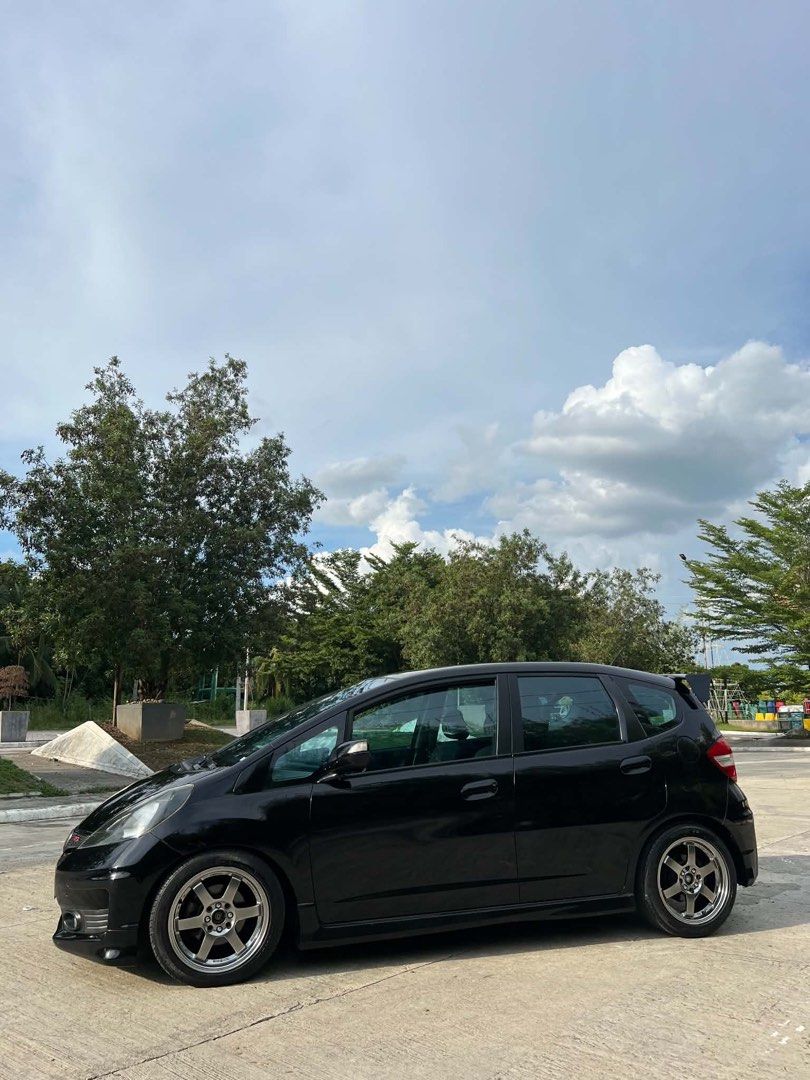 Honda Jazz 1.5 RS Hatchback (A) (Category: Used Cars) located in Manila. Submitted by kwekwekwek (Listing ID 1466308703, Image 1). Description: Honda Jazz 2013 RS Orig mmc Top of the line Paddle Shifter Pristine condition 1.5L engine Automatic Transmission 4 wheel disc brakes Fuel efficient 82k Original Low mileage Casa record Newly PMS honda TE 37 16s mags 90% tires Ceramic tint No issue Complete legal documents Registered Cauayan City Isabela 0