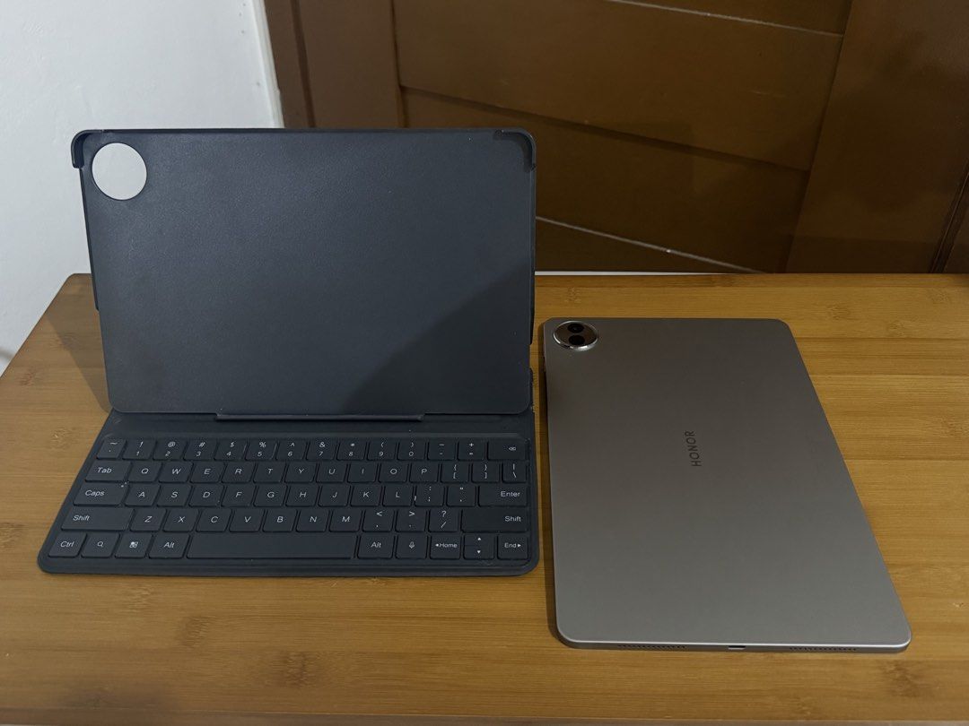 Honor Pad 10 256GB with Magic Keyboard (Category: Android) located in Quezon City. Submitted by sky-the-great (Listing ID 1466207329, Image 2). Description: sale or trade ₱12.9k negotiable if kunin agad Honor Pad 10 256gb Storage Fresh & Clean Hindi masyado nagamit With Magic Keyboad 📍Quezon City First come first serve basis.