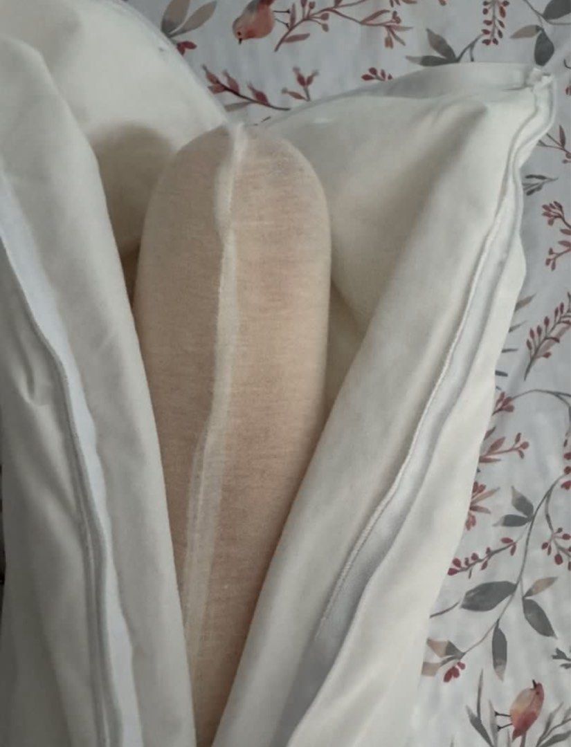 Hotel Living queen size pillow (Category: Announcements) located in Quezon City. Submitted by prelovedsaleitems (Listing ID 1466334990, Image 2). Description: .