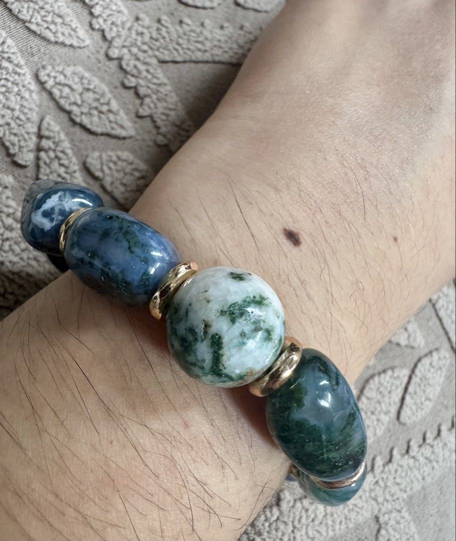 HQ stone Moss agate lucky bracelet (Category: Bracelets) located in Quezon City. Submitted by nics006 (Listing ID 1466186982, Image 2). Description: 🌿✨ MOSS AGATE BRACELET — The Stone of Growth, Abundance & New Beginnings ✨🌿 A beautiful earthy gemstone inspired by nature, Moss Agate is loved for its calming green patterns and its symbolism of growth, abundance, balance, and fresh opportunities. 💚 🌱 Symbolic Benefits: • 💚 Growth & New Beginni
