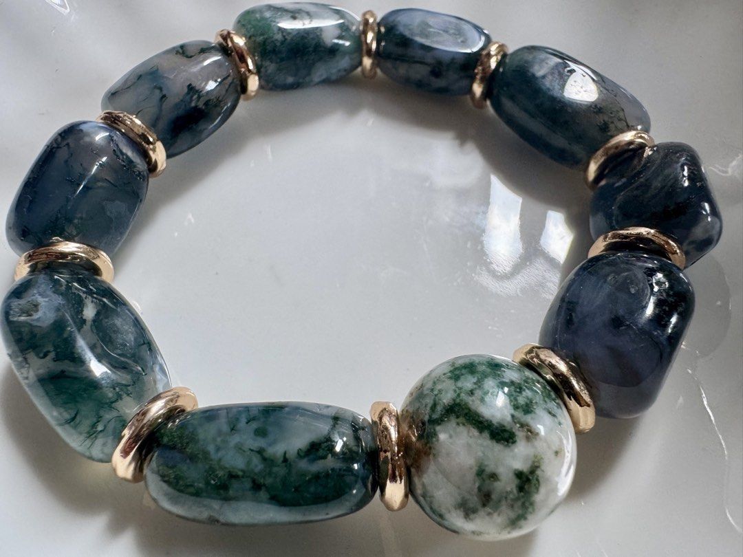 HQ stone Moss agate lucky bracelet (Category: Bracelets) located in Quezon City. Submitted by nics006 (Listing ID 1466186982, Image 3). Description: 🌿✨ MOSS AGATE BRACELET — The Stone of Growth, Abundance & New Beginnings ✨🌿 A beautiful earthy gemstone inspired by nature, Moss Agate is loved for its calming green patterns and its symbolism of growth, abundance, balance, and fresh opportunities. 💚 🌱 Symbolic Benefits: • 💚 Growth & New Beginni