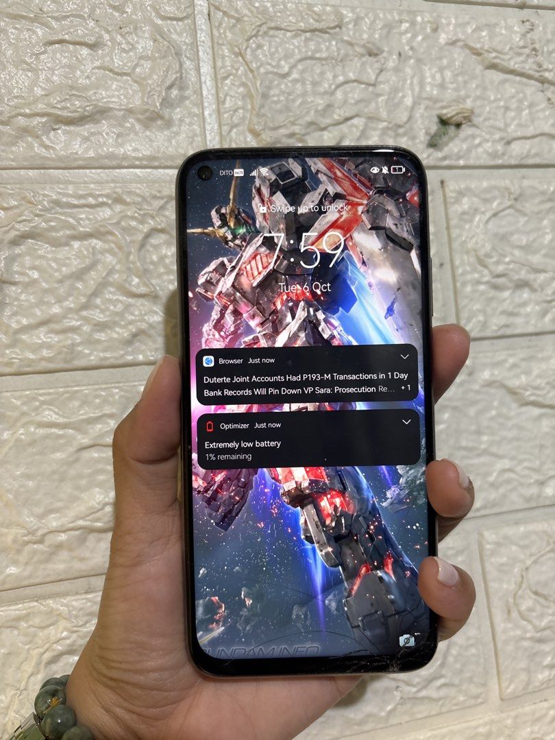 Huawei (Category: Huawei) located in Manila. Submitted by eunite1025 (Listing ID 1466156049, Image 3). Description: - screen for replacement - original parts still intact - no other major issues.