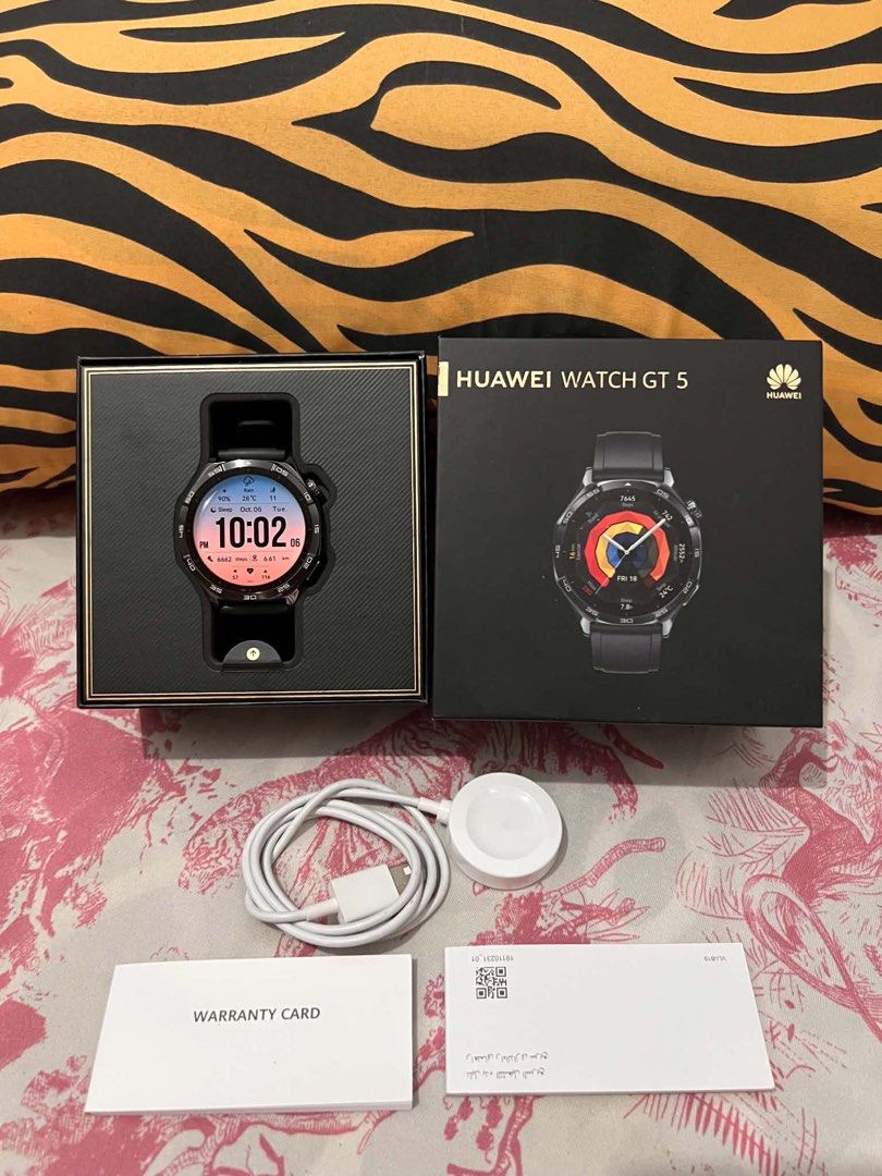 HUAWEI WATCH GT 5 (Category: Wearables & Smart Watches) located in Makati City. Submitted by rjs.viii (Listing ID 1466297734, Image 2). Description: - Bought this November 2024. Walang any dents or issues, makinis pa. May screen protector na din siya. SLIGHTLY NEGOTIABLE RFS: Nagupgrade na kase ako sa D3 MEET UP ONLY.