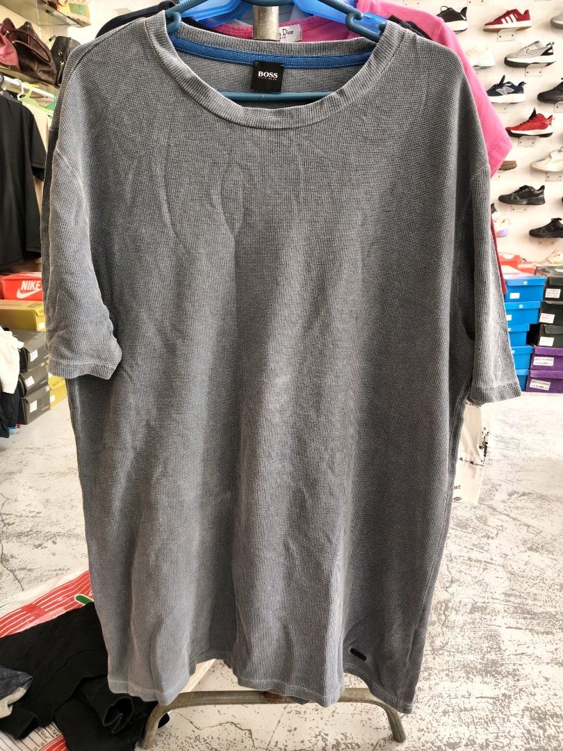 Hugo boss waffle T-Shirt (Category: Tshirts & Polo Shirts ) located in Cabadbaran. Submitted by jem1124 (Listing ID 1466183754, Image 1). Description: 23.5x30.5 excellent condition color:ash gray no issue need wash.