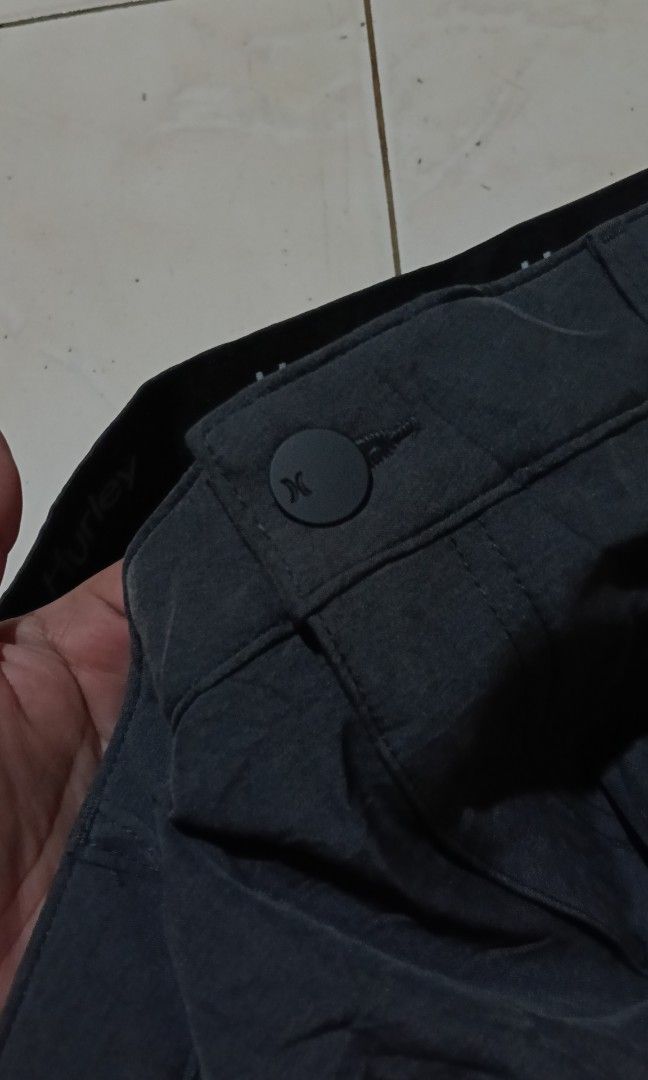 HURLEY Hybrid Walk Shorts (Category: Shorts) located in Bacolod City. Submitted by stuffensheee (Listing ID 1466210669, Image 2). Description: HURLEY Hybrid Space Dye Walkshorts In Excellent Condition No issues 36 on Tag Waist Length.