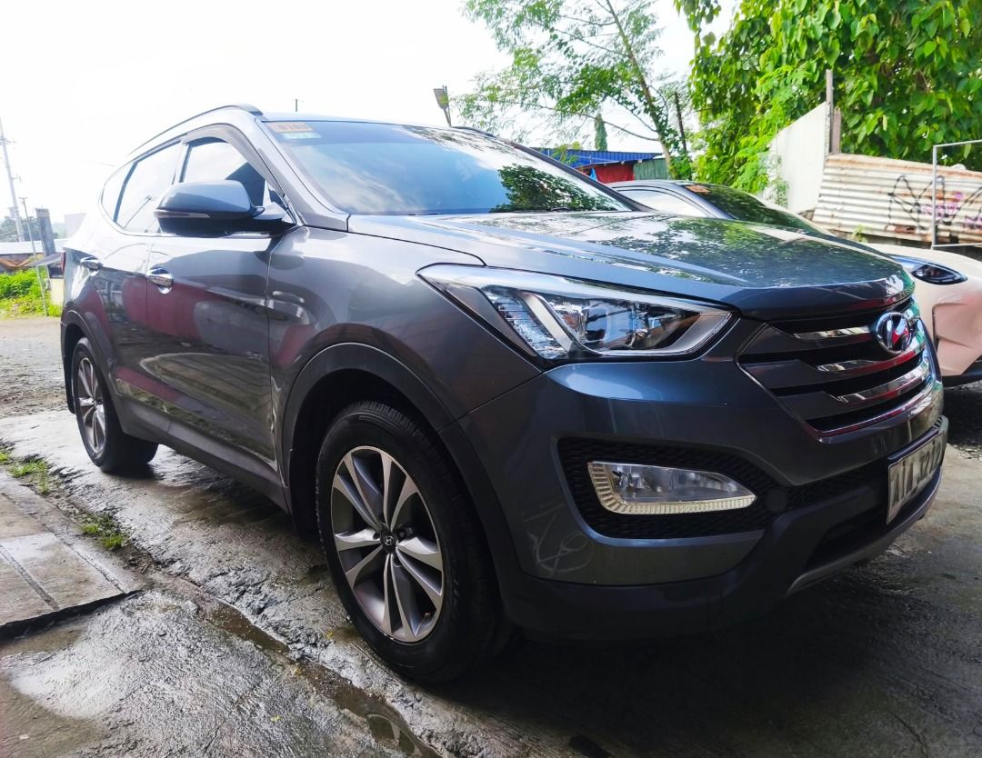 Hyundai Santa Fe CRDI Auto (Category: Used Cars) located in Manila. Submitted by rowj_ (Listing ID 1466174513, Image 3). Description: 2015 Hyundai Santa Fe Diesel A/T Mileage: 117K km 2nd Owner | Push Start Color: Grey | Plate Ending: 2 Transmission: Automatic Condition: Excellent engine, silent suspension (no kalampag), fresh leather interior, cold aircon. Minor issues & small dents from daily use. Papers: Complete/clean documents (CR/OR on hand