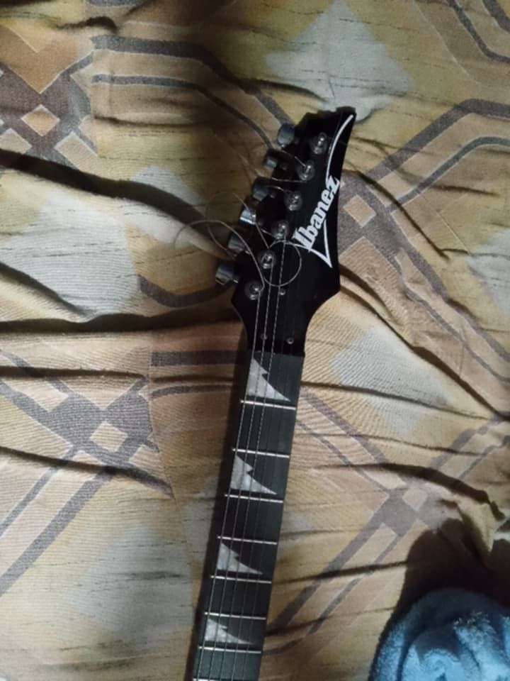 Ibanez Electric Guitar Replica/Dupe (Category: Musical Instruments) located in Cavite. Submitted by ra3ch (Listing ID 1466243662, Image 3). Description: wala string sa lowest string part other than that good condition .