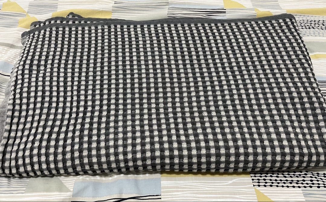IKEA Pelartuja Bedspread (Category: Bedding & Towels) located in Makati City. Submitted by loesc (Listing ID 1466249410, Image 1). Description: .