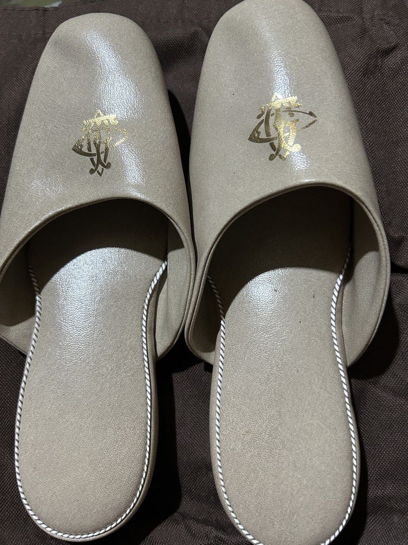 Indoor Slippers (Category: Slippers and slides) located in San Jose. Submitted by arianecald10996 (Listing ID 1466210864, Image 1). Description: 150 each Take all 350.