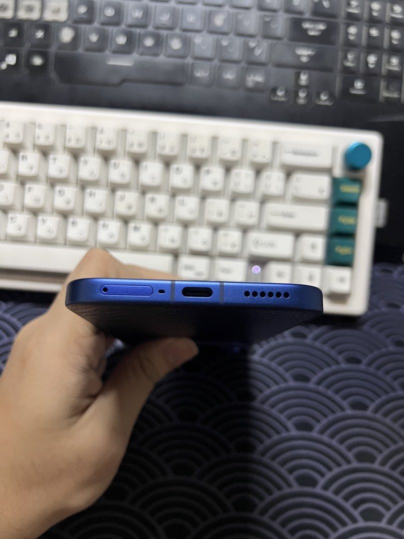 Infinix Note 60 Pro 8/256 GB (Category: Android Others) located in Manila. Submitted by l4ncedeleon (Listing ID 1466195814, Image 3). Description: - Brand: Infinix Note 60 Pro (Blue, Carbon Fiber design) - Storage/RAM: 256GB ROM / 8GB RAM (+8GB Extended RAM) - Processor: Snapdragon 7s Gen 4 5G Performance Platform - Condition: Excellent / Pre-loved, looks new with original retail box - Features: Ultra clear 50MP OIS AI camera setup, JBL sound, sl