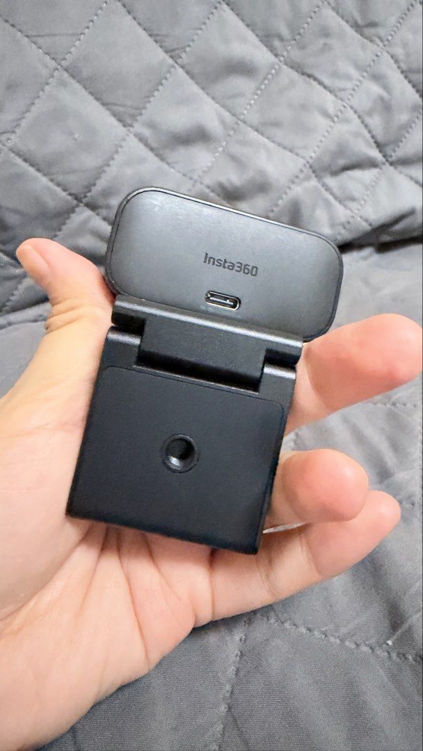 Insta360 Link 2C 4K AI Webcam (Category: Webcams) located in Paranaque City. Submitted by viragocollective.ph (Listing ID 1466271040, Image 3). Description: Price: ₱5,500 Condition: Excellent / Mint condition (Used) Inclusions: Webcam and mount only (No box included) Purchase Date: November 25, 2025 (Bought from Amazon) Description: Upgrading or decluttering! Selling my reliable Insta360 Link 2C 4K AI Webcam. Perfect for high-quality streaming, r
