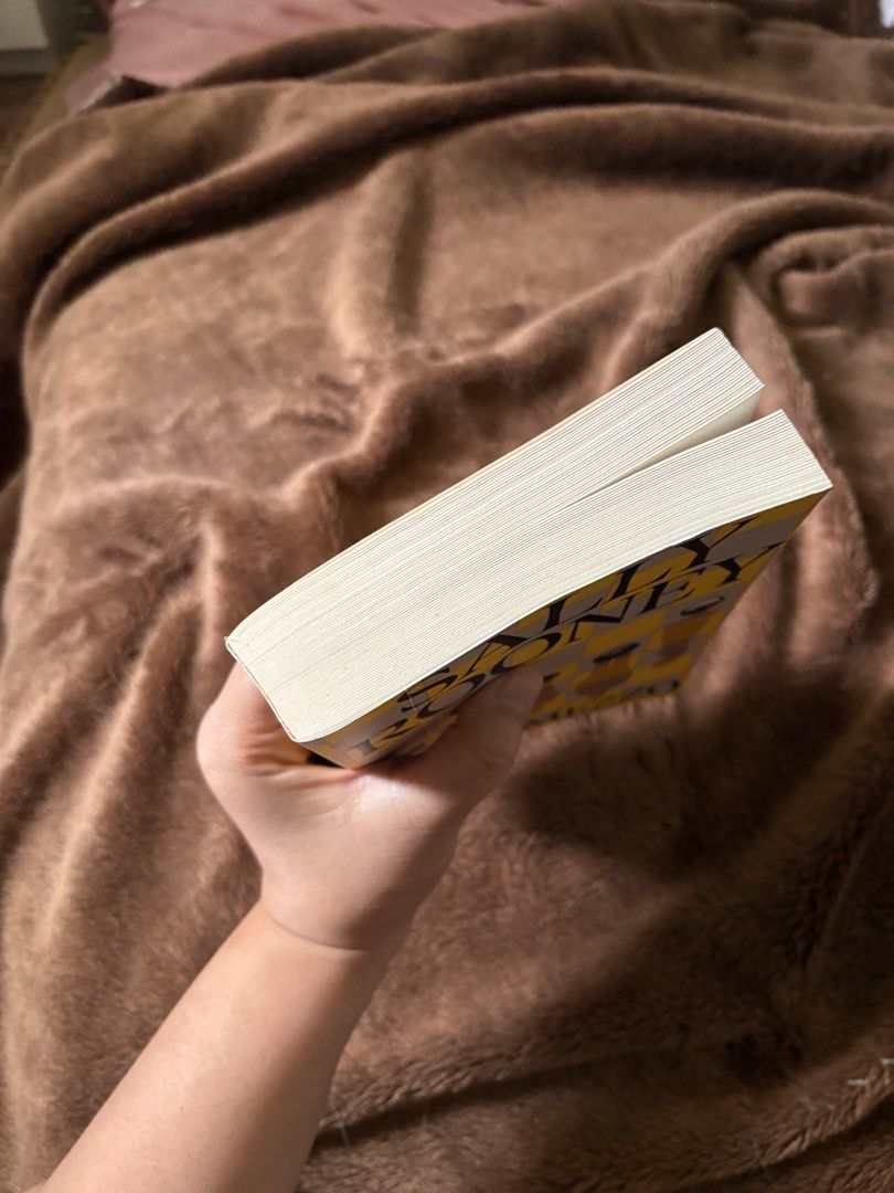 Intermezzo - Sally Rooney (Category: Storybooks) located in Mexico. Submitted by itsbuttertoooooo (Listing ID 1466190208, Image 2). Description: Condition: 10/10 (read once) Bought from: Fully booked .