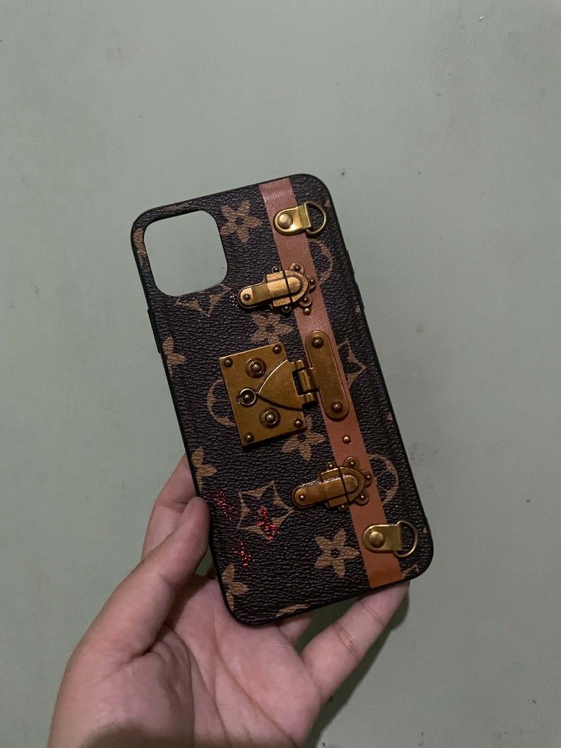 IP11PROMAX Gold tone trunk latch and vertical strap hardware (Category: Cases & Sleeves) located in Legazpi City. Submitted by treasurebonbon (Listing ID 1466160664, Image 1). Description: inspired by classic vintage luggage from Japan.