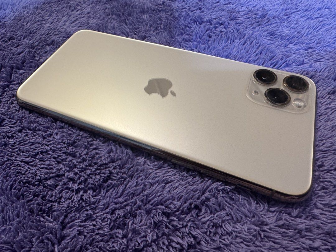 Iphone 11 Pro Max and Apple Watch S5 Bundle (Category: iPhone 11 Series) located in San Pedro. Submitted by erixorcist (Listing ID 1466291673, Image 3). Description: Selling as bundle, please see phone issue why bundle is low priced. ------------------ Iphone 11 Pro Max - 64gb - Gold Icloud Unlocked Battery Health - 86% Ios Version - 26.3.1 - Upgradable to ios27 Faceid working Truetone Working Will provide a lightning cable No Box All Working asi