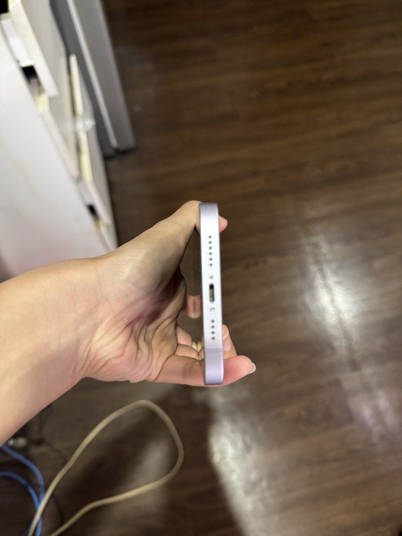 iPhone 14 Plus 128 GB (Category: iPhone 14 Series) located in Quezon City. Submitted by CheekyPhoenix (Listing ID 1466194595, Image 3). Description: - 88% battery health - minor scratch at the top of the phone - no original box & charger - sim locked: globe - rfs: phone upgrade - price is negotiable.
