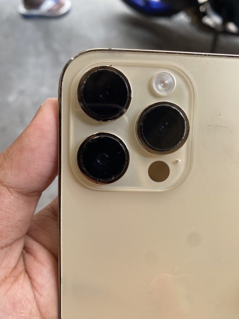 iPhone 14 Pro Max 256GB E-sim (Category: iPhone 14 Series) located in Manila. Submitted by ken-j (Listing ID 1466191601, Image 3). Description: For sale or swap sa lower ios iPhone 14 Pro Max 256GB 100% Battery Health (Replace by Original Battery) All working True tone and Face id both working Orig all parts Factory Unlocked E-sim US Variant Honest issue: Replaced Backglass, di nagana sa video call yung mic pero pag audio call nagana Inclusion: U