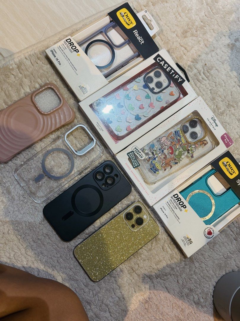 Iphone 14 Pro Preloved Cases Bundle (Category: Cases & Sleeves) located in Quezon City. Submitted by lovedbytati (Listing ID 1466295814, Image 1). Description: Take all for 2.5k All original with boxes and mall price, includes 2 otter box case 2 casetify case 1 skinny dip case Not branded case - Transparent and Black case.