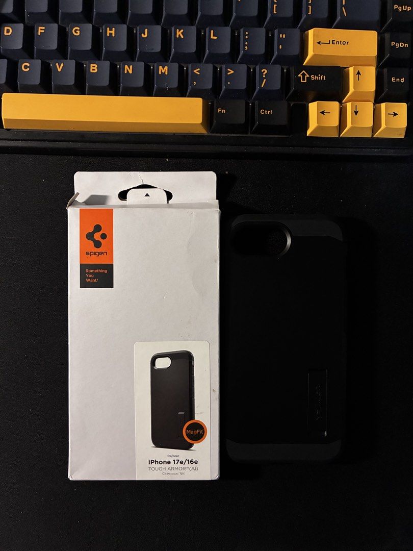 IPHONE 16E/17E CASE (Category: Cases & Sleeves) located in Manila. Submitted by goobwfu (Listing ID 1466268855, Image 2). Description: spigeb ultra hybrid (walang magsafe) spigen tough armor ai - issues makikita naman sa pic -j&t deliv kapag malayo .