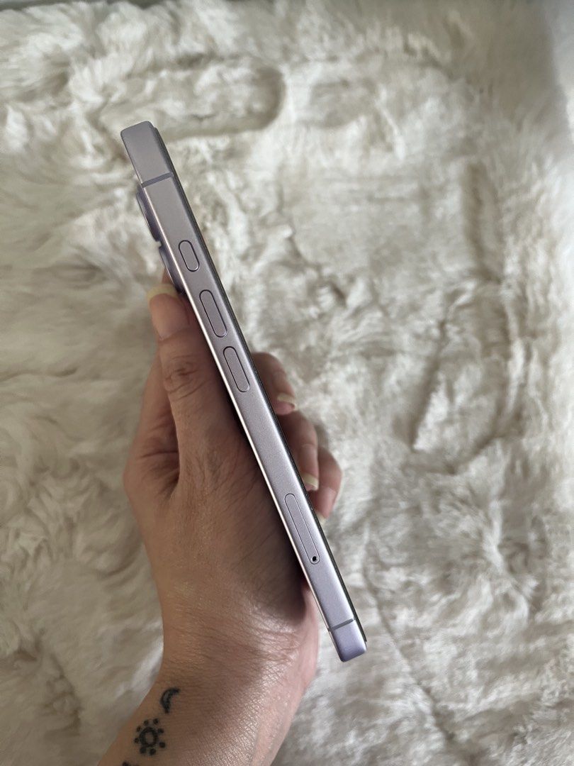 iPhone 17 (Category: iPhone 17 Series) located in Cavite. Submitted by lorraineb (Listing ID 1466175729, Image 2). Description: - Brand/Model: Apple iPhone 17 - Color: Lavender - Storage: 256GB - Condition: Excellent / Like New with box - Meetup Location: Lancaster New City, General Trias, Cavite.