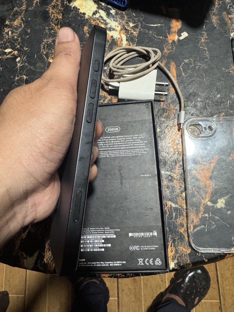iPhone 17e 256gb local variant (Category: iPhone 17 Series) located in Manila. Submitted by engr_mark28 (Listing ID 1466158131, Image 3). Description: iPhone 17e 256gb Local Variant 24k nalang po Swap is higher than selling po, naka rush price na sya wag na sana tawaran, thank you po NTC approved po (Local variant) 100 Bh ✅(20 cycle count palang) Truetone✅ Face ID working✅ All original parts✅ Anysim pwede po✅ No iCloud/Apple ID kaya pwede mo syan