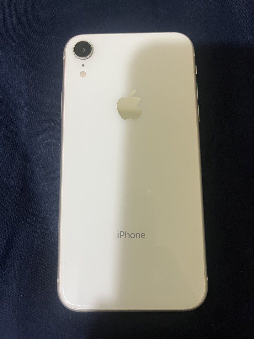 Iphone XR 128gb white (Category: iPhone X Series) located in Muntinlupa City. Submitted by youngmoon_484611 (Listing ID 1466245375, Image 2). Description: 📱 iPhone XR 128GB White — ₱6,000 Negotiable Selling my iPhone XR 128GB, White. Openline/Any sim Good to used any app Details: • 128GB Storage • Battery Health: 73% • Face ID: Not Working • LCD: Replaced — original Apple LCD • Used unit 📌 Please check all photos for: • Parts & Service History 