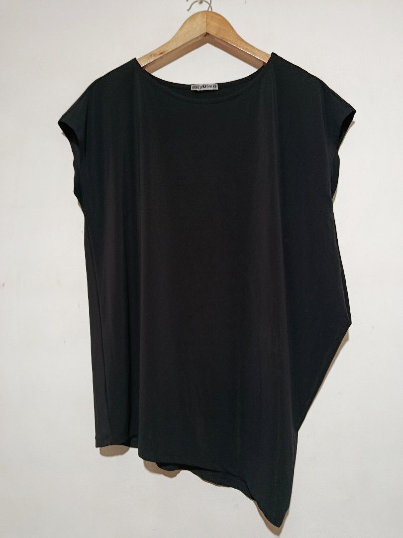 Issey Miyake - Asymmetrical Draped Shirt (Category: Shirts) located in San Fernando. Submitted by son.twice.stuff (Listing ID 1466274011, Image 3). Description: Item: Issey Miyake - Asymmetrical Draped Shirt Dimensions Length: 26" Width: 21.5" Shoulder: 22" Fit Medium To Large Stretch Material Condition: Excellent Issue: Missing Wash Care Label " Intact Main Label" Price: 3800 Free Shipping.