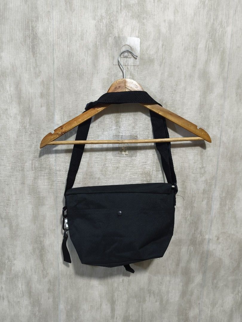 ISSEY MIYAKE NE-NET SLING BAG (Category: Cross-body Bags) located in Santiago. Submitted by dc_daily_thrift (Listing ID 1466310093, Image 2). Description: - ISSEY MIYAKE NE-NET SLING BAG - Color: Classic Black - Material: Durable and clean canvas - Features: Cute embroidered cat face patch and front buckle closure - Strap: Adjustable for comfortable wear - Storage: Handy back slip pocket and main compartment fits phone, wallet, and essentials - E