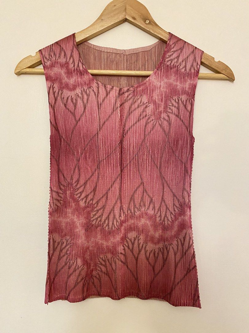 Issey Miyake Pleats Please Alternative Top (Category: Sleeveless) located in Makati City. Submitted by bottega_boi (Listing ID 1466253244, Image 1). Description: Small To Medium .