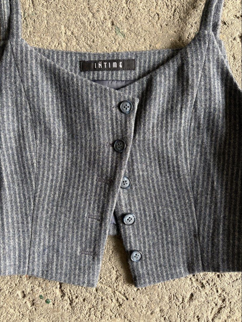 iñtime grey pinstripe vest crop top (Category: Sleeveless) located in Quezon City. Submitted by ward.drobe (Listing ID 1466202139, Image 3). Description: Size S- M.