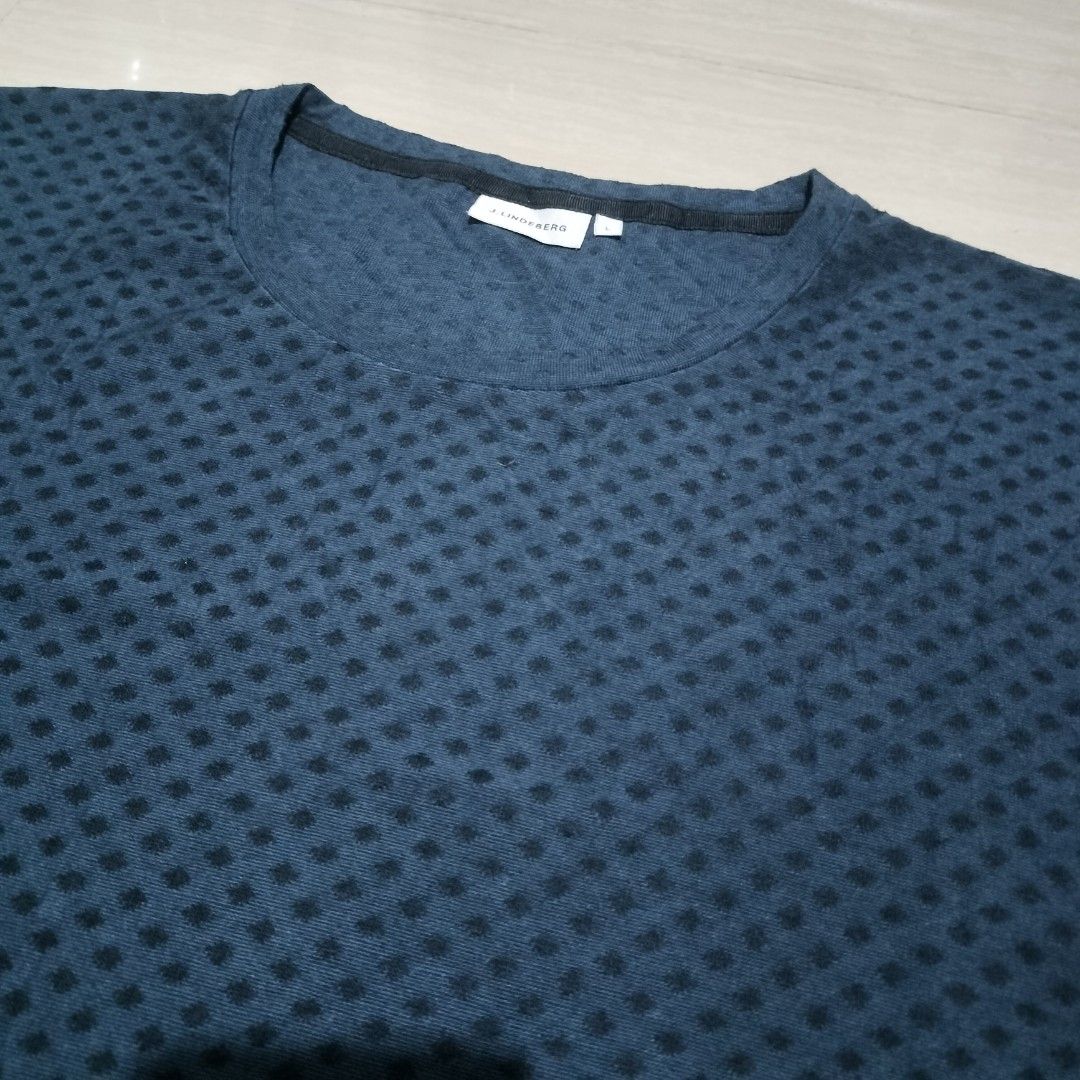 J. LINDEBERG SEV C PATTERN DRAPE JAQUARD (Category: Tshirts & Polo Shirts ) located in Sariaya. Submitted by social_animalz (Listing ID 1466305789, Image 2). Description: 21.5 x 28.5 lambot ng tela nito shipping fee is not included.