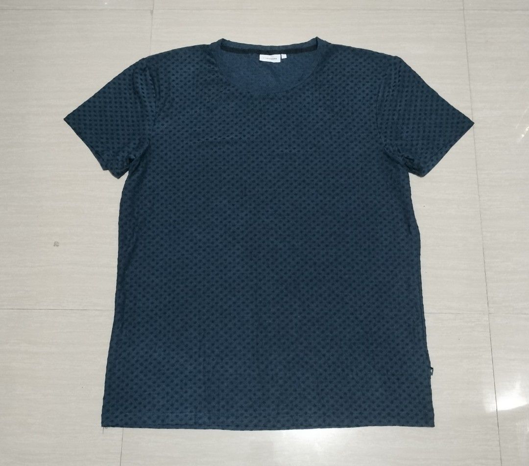 J. LINDEBERG SEV C PATTERN DRAPE JAQUARD (Category: Tshirts & Polo Shirts ) located in Sariaya. Submitted by social_animalz (Listing ID 1466305789, Image 1). Description: 21.5 x 28.5 lambot ng tela nito shipping fee is not included.